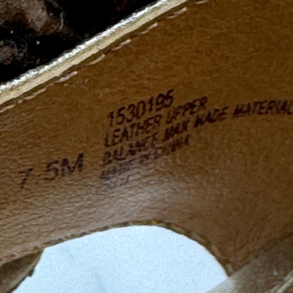 Soft shoes - gold flower - high heels- like new - size 7.5 - Picture 8 of 8